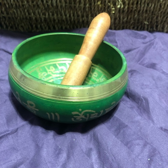 Green Tibetian Singing Bowl with Wooden Mallet - Picture 8 of 11